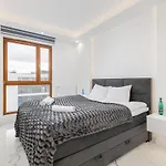 Karolkowa 28a - Luminous With Balcony By Renters Prestige *