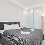 Appartement Karolkowa 28a - Luminous With Balcony By Renters Prestige *