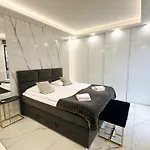 Karolkowa 28a - Luminous With Balcony By Renters Prestige *