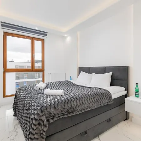 Karolkowa 28a - Luminous With Balcony By Renters Prestige *