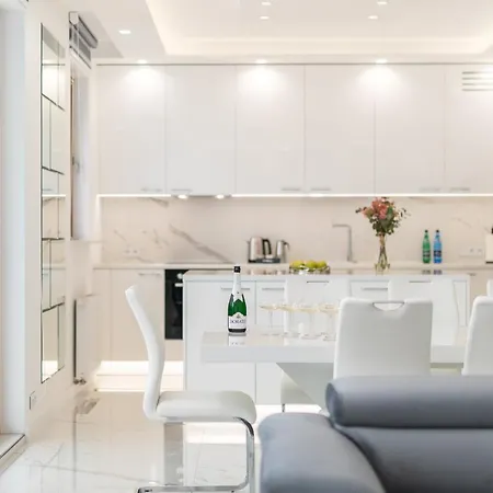 Karolkowa 28a - Luminous With Balcony By Renters Prestige * Warszawa