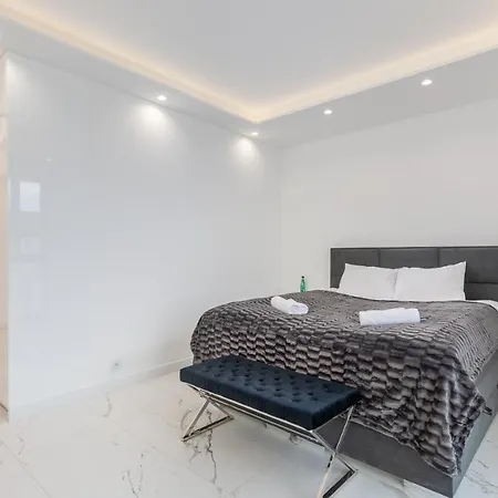 Karolkowa 28a - Luminous With Balcony By Renters Prestige Lägenhet Warszawa