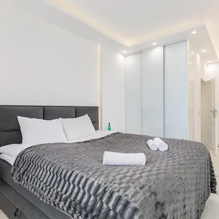 Lägenhet Karolkowa 28a - Luminous With Balcony By Renters Prestige *