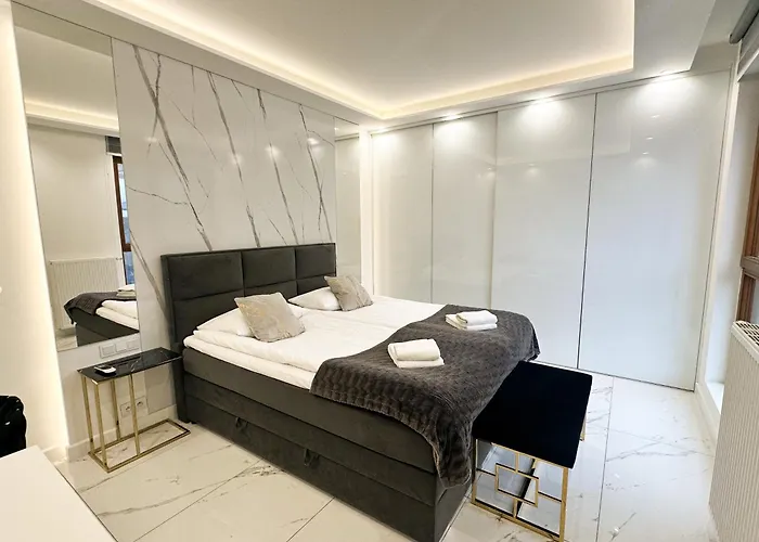 Karolkowa 28a - Luminous With Balcony By Renters Prestige *